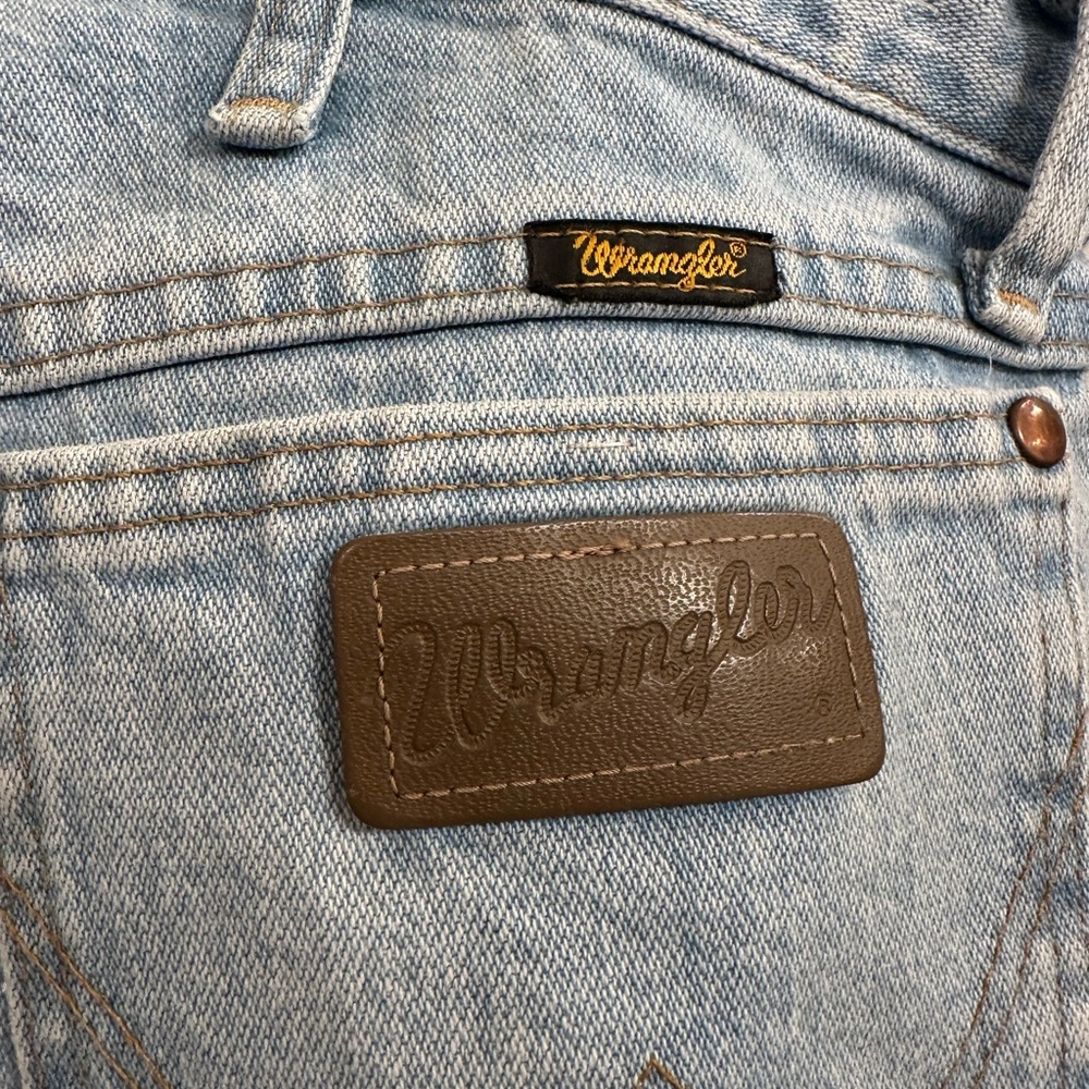 WRANGLER® COWBOY CUT® ORIGINAL FIT JEAN IN BLEACH - Picture 3 of 6